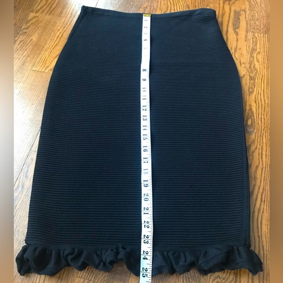 S🌷Max Studio Horizontally Ribbed Pencil Ruffled Pull On Black Skirt - Picture 2 of 7